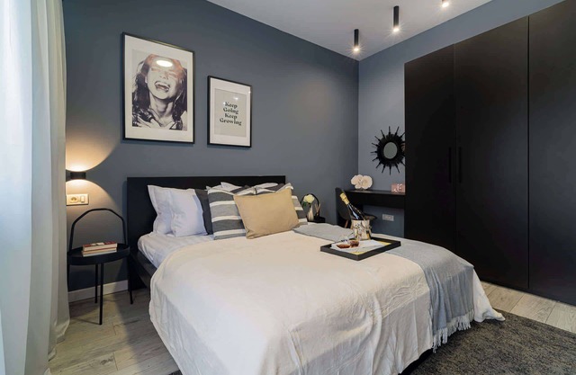 Chic Black & White 2BR Retreat on Dambovitei