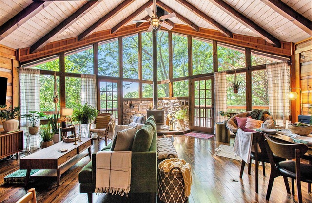 Chic Boho Cabin in the Trees!