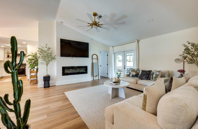 Chic Bonita Springs Vacation Rental, 6 Mi to Beach