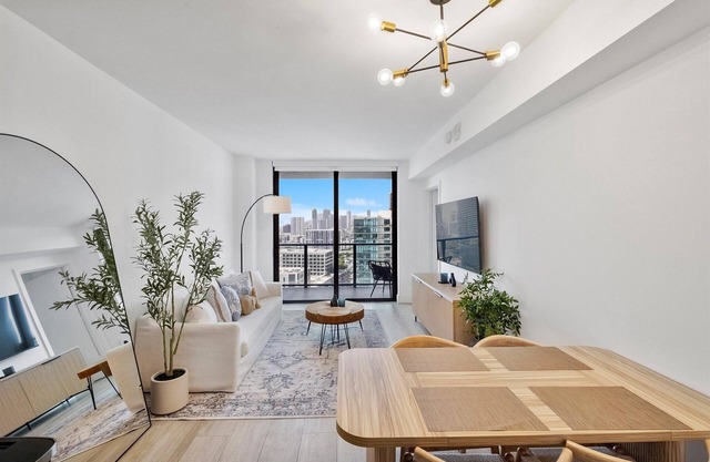 Chic BRAND NEW Hyde Midtown Apartment