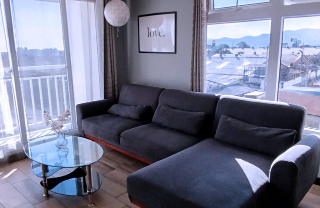 CHIC & COMFORTABLE STAY – CLOSE TO AIRPORT