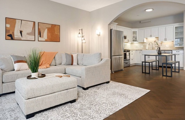 Chic condo 10/10 location!