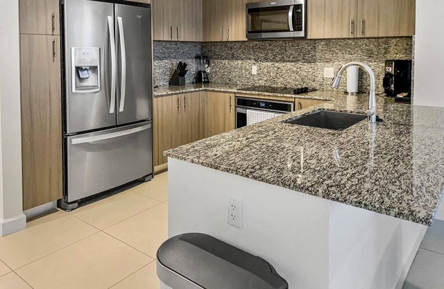 Chic Doral Haven: 2BR Deluxe