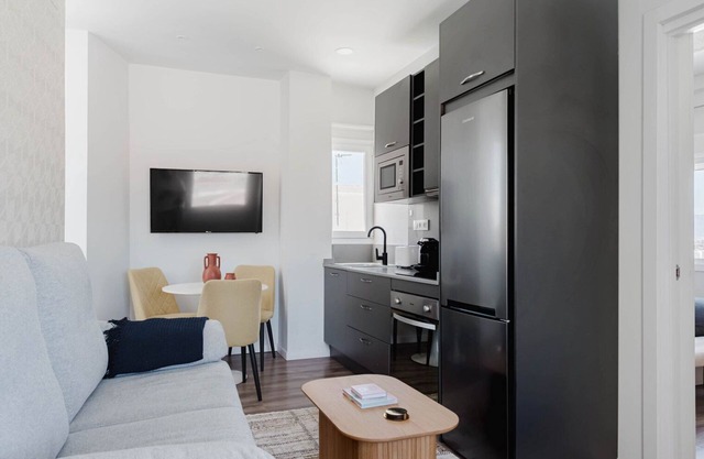 Chic El Ejido 1BR w/Elevator, near Shops, by Blueground