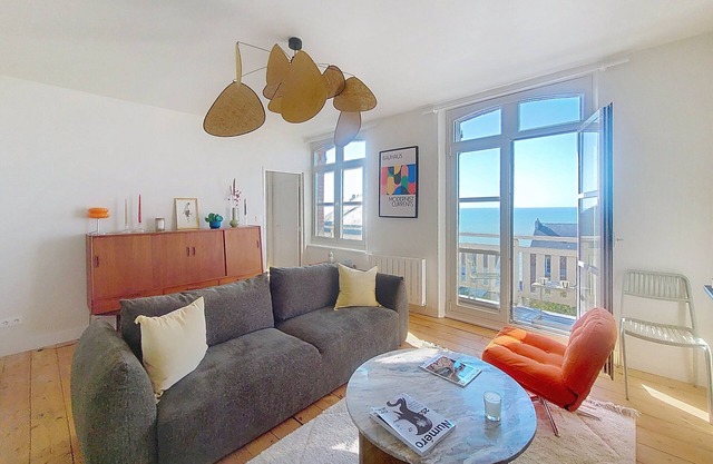 Chic Escape with Sea View – Bikes Included
