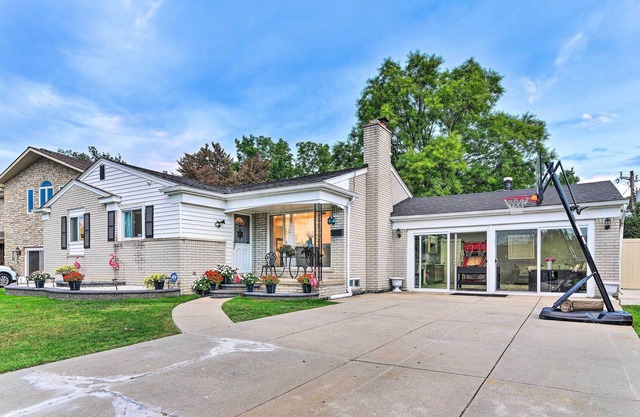 Chic Family Home ~ 3 Mi to Greenfield Village!