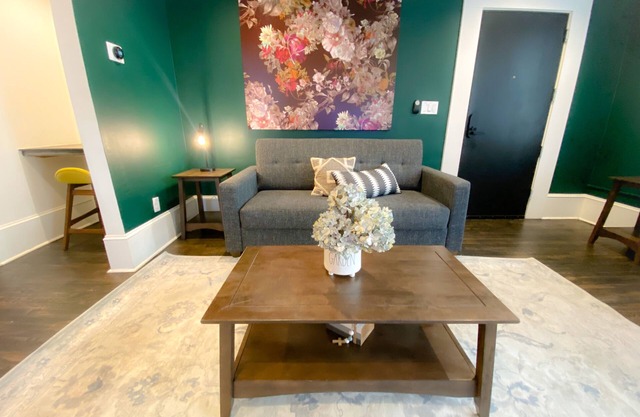 Chic Historic Midtown Apartment