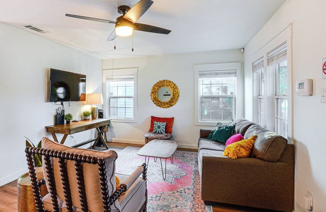 Chic Home ~ 2 Mi to TTU w/Grill & Yard in Lubbock