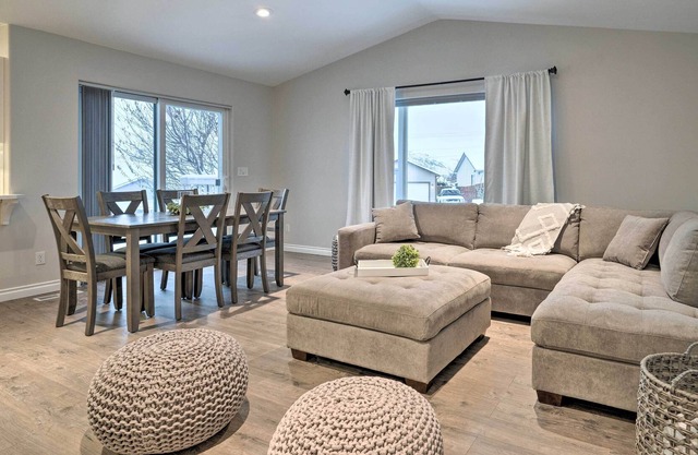 Chic Home w/ Views & Backyard ~ 1 Mi to River