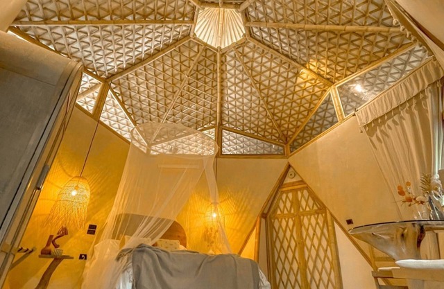 Chic hotel, open-air bath, WiFi and AC