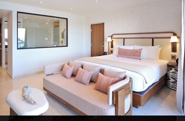 Chic hotel with fitness room, WiFi in fabulous Cabo San Lucas