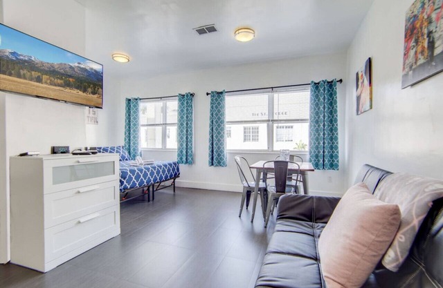 Chic Large Studio Apt Near Ocean Drive South Beach