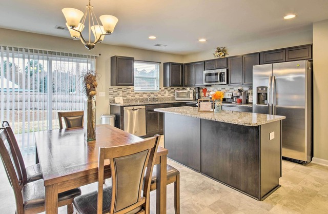 Chic Lexington Getaway w/ Community Pool!