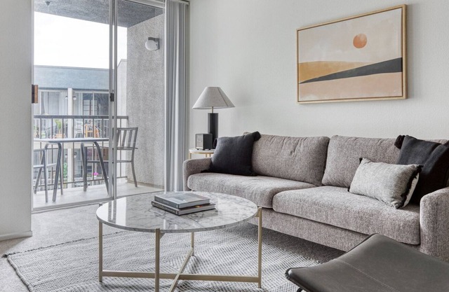 Chic Los Feliz 1BR w/ Gym, Lounge & Pool, near Observatory, by Blueground