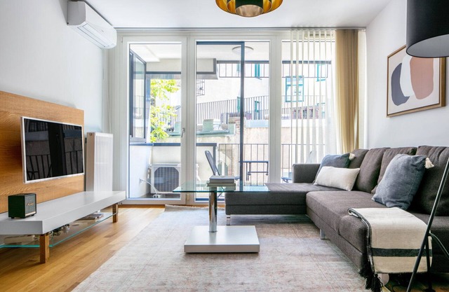 Chic Mariahilf 1BR w/Balcony, Elevator, near U4, U6, by Blueground