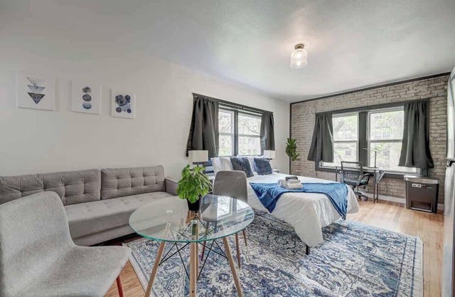 Chic Milwaukee Studio, Walk to Beach & Brady St Eats
