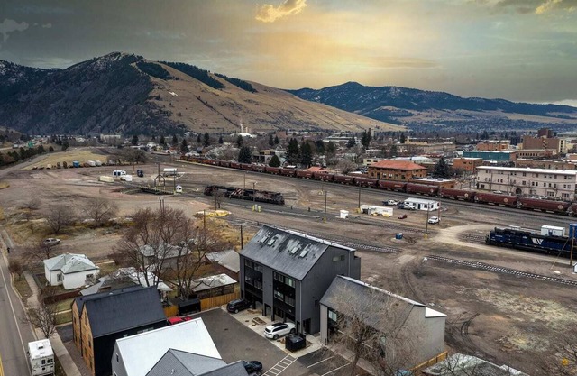 Chic Modern Flat - Walking Distance to Downtown Missoula!