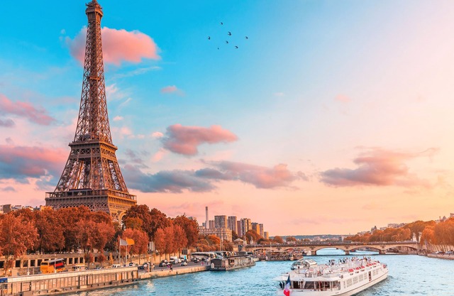 Chic Paris Retreat: Central, Near Arc de Triomphe, Luxe Features