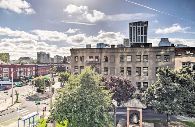 Chic Portland Studio w/Stunning City Views!