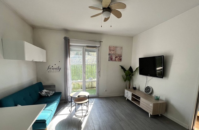 Chic practical, peaceful and bright T2 in the heart of the city 🚌🚉🏥🍱🥖🌳✅