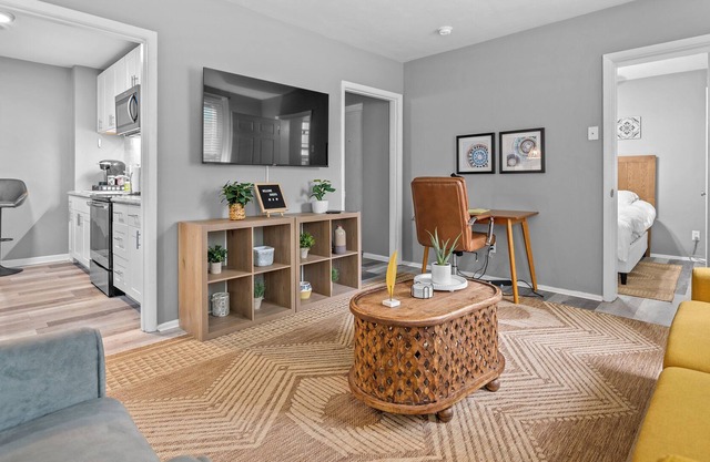Chic Retro-Styled Upstairs Apartment in St Charles