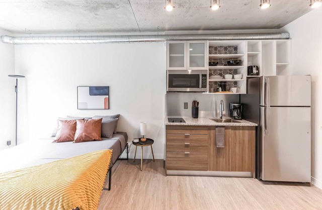 Chic Studio on Euclid Ave—Walk to Local Hotspots