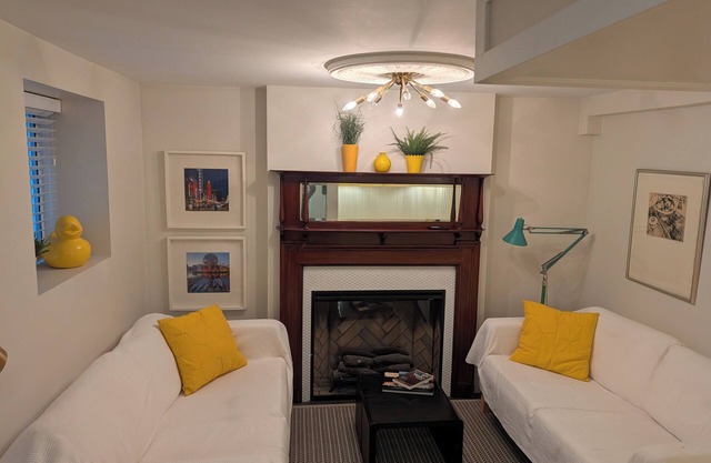 Chic Studio suite on Main St.: Explore Vancouver's vibrant culture & cuisine!