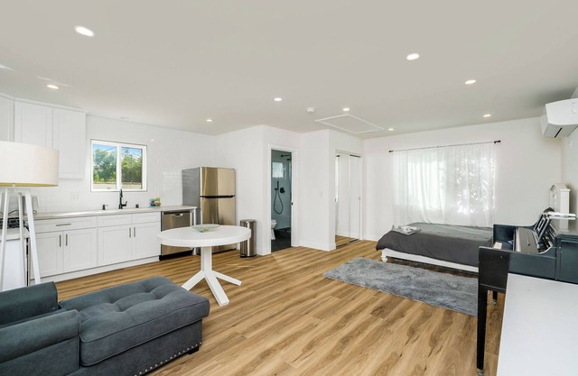 Chic studio with WiFi and AC in fabulous Los Angeles