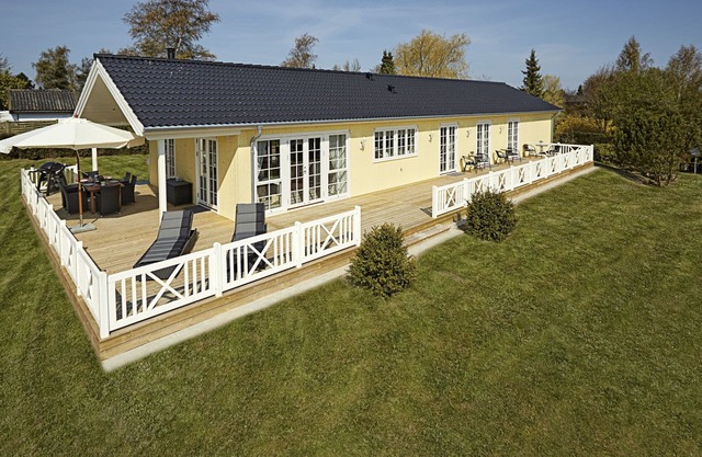 Chic, traditional new summer house with sea view 125 m2
