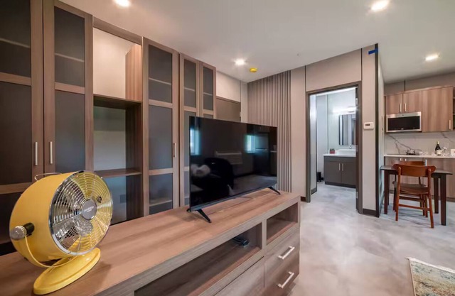 Chic Urban Loft across from BU