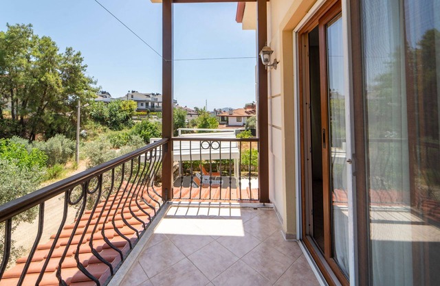 Chic Villa with Pool and Garden 9 min to Beach