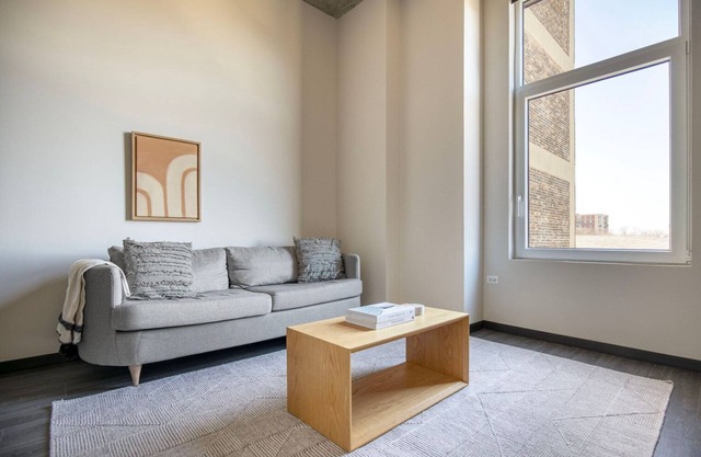 Chic West Loop 1BR w/Rooftop & Dog Wash, nr L, by Blueground