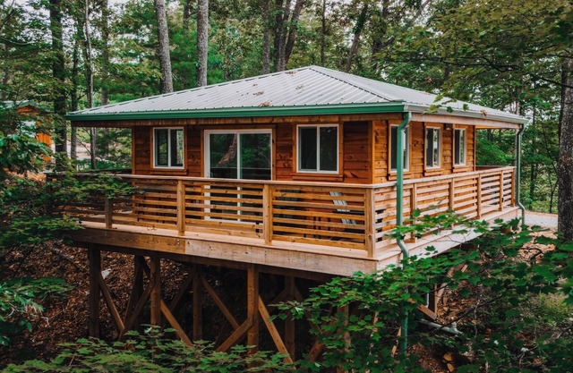 'Chickadee' - One of our cute and tidy Lookout Cabins