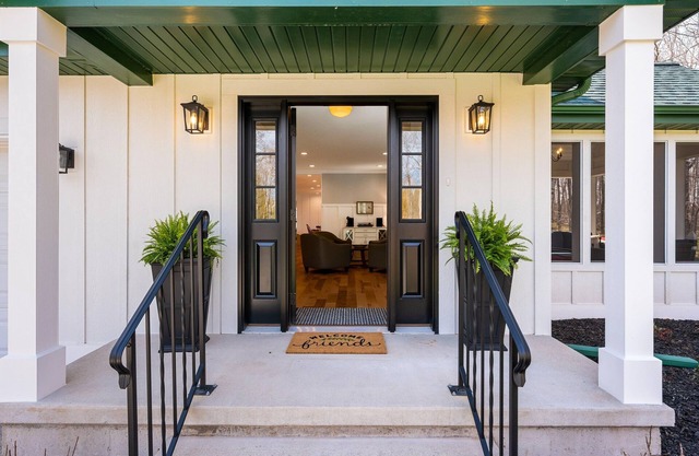 Chicory Cottage: Game Room, Fireplace & Screened Porch - Walk to Kangaroo Lake!