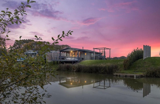 Choller Lake Lodges - Sunbeam Cabin With Private Hot Tub
