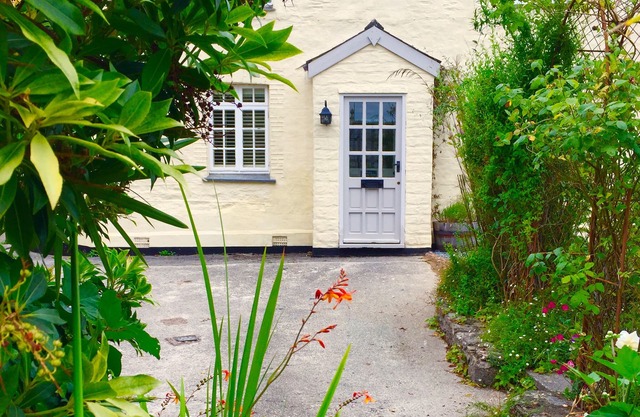 Chorister's Cottage, quiet location in Mevagissey, sleeps 6, garden & parking,