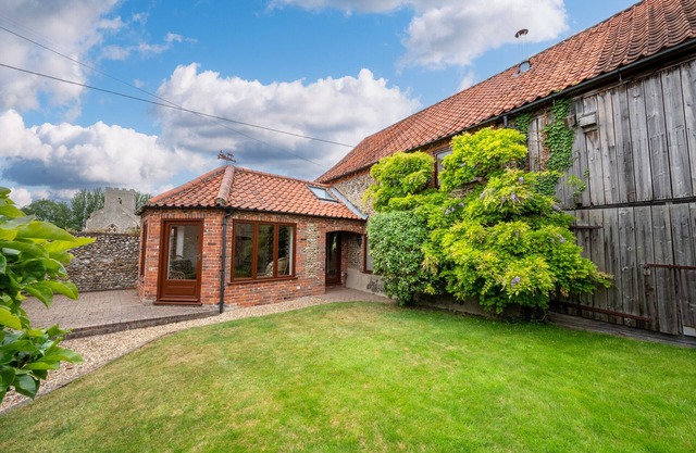 Church Barn - Four Bedroom House, Sleeps 8