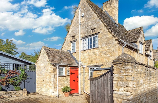 Church Cottage - sleeps 6 guests in 3 bedrooms