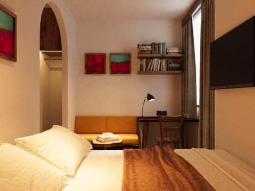 CHUYEN levanlinh20 Colonial French-era flat, central Saigon