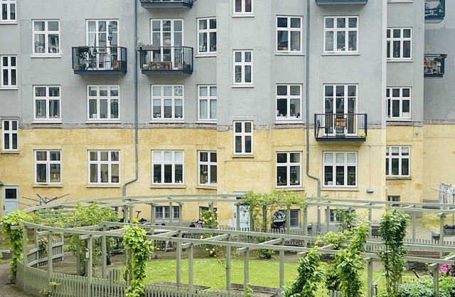 City Apartment in Copenhagen with 4 bedrooms sleeps 5
