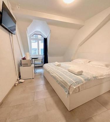 City center room next to Main station