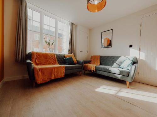 City Central - Sleeps 5 -Modern 3 Beds - Parking - FreeWiFi