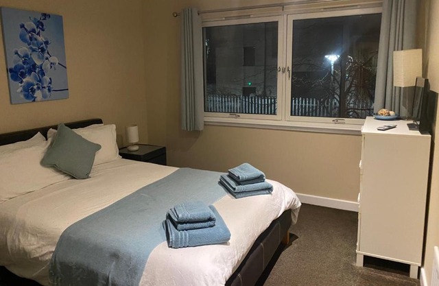 City Centre 2 bedroom apartment, secure parking.
