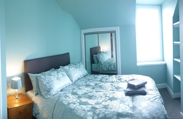 City Centre. 2 double bedrooms. Free parking.