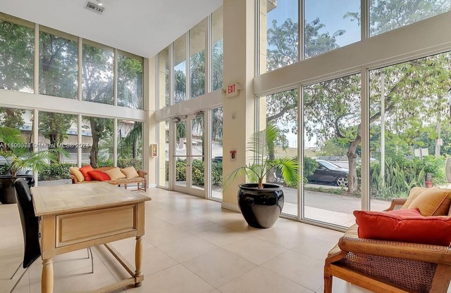 City Centric 1 bed, 1 bath, sleeps up to 3, secure w/pool & assigned parking!