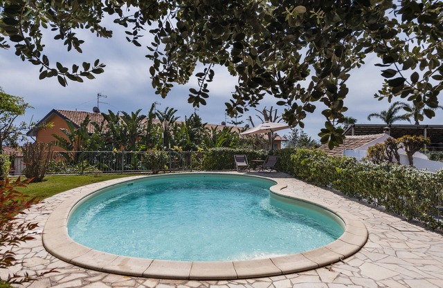 City Cottage with Garden and Pool by Wonderful Italy
