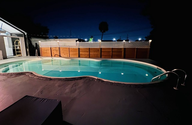 City Cottage with private pool