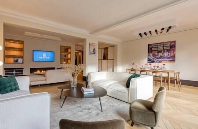 City Luxury 3BR Prime Location