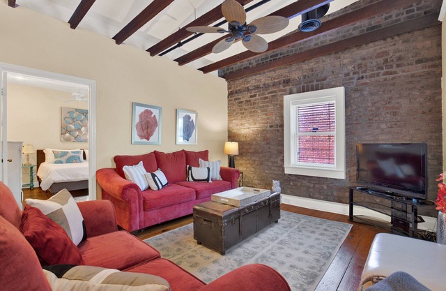 City Market Getaway, Walk Everywhere, Pool Access