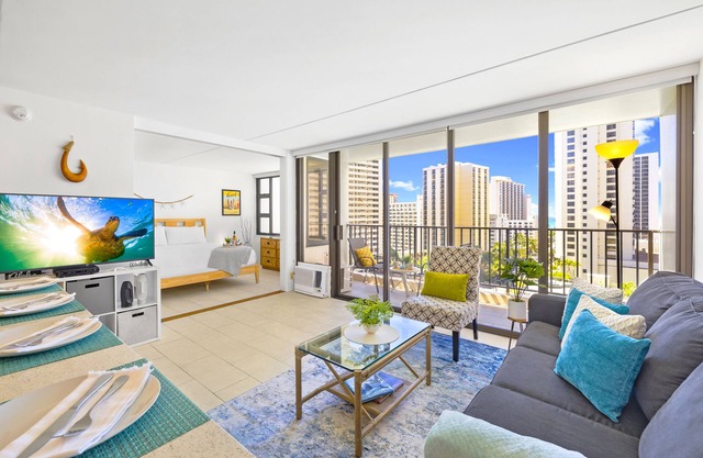 City & Ocean View Near Waikiki Beach w/Parking